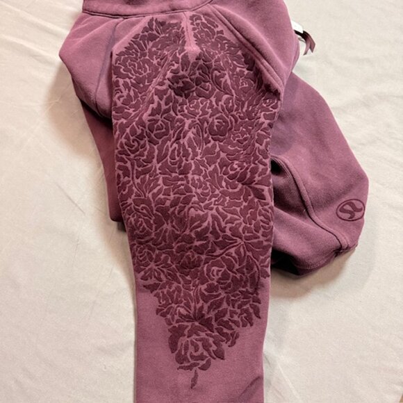 Lululemon Floral Flock Pullover Size 8 Black Cherry Purple Felt Flower Pouch - Picture 7 of 9